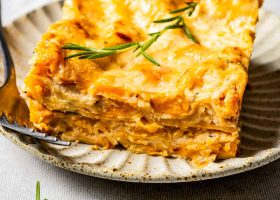 طريقة عمل لازانيا القرع العسلى بالبشاميل وجبنة الريكوتا