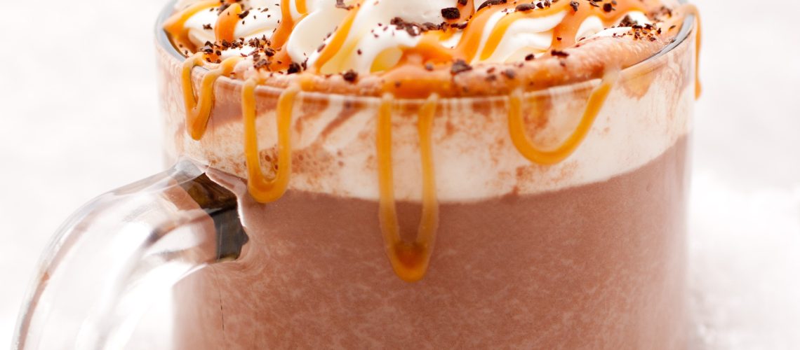 طريقة عمل مشروب الشوكولاتة بصوص الكراميل