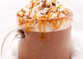 طريقة عمل مشروب الشوكولاتة بصوص الكراميل