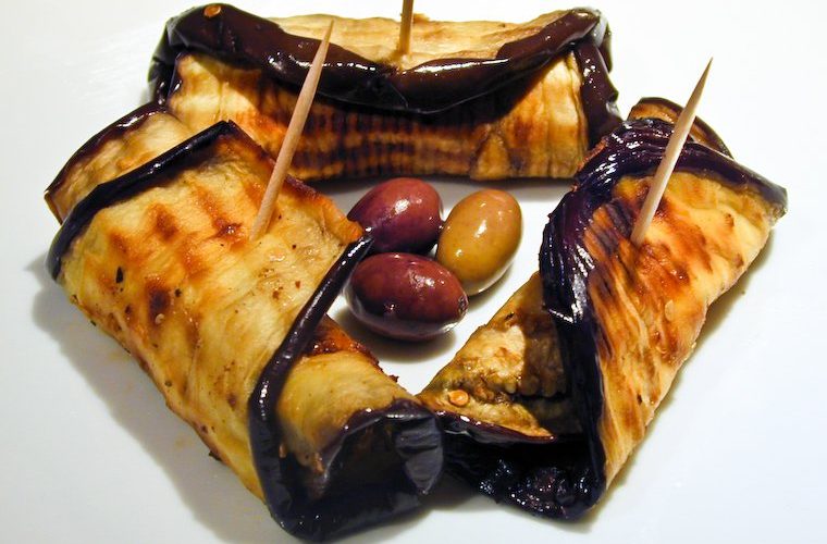 طريقة عمل رول الباذنجان المشوى بحشوة الجبن الكريمى والليمون