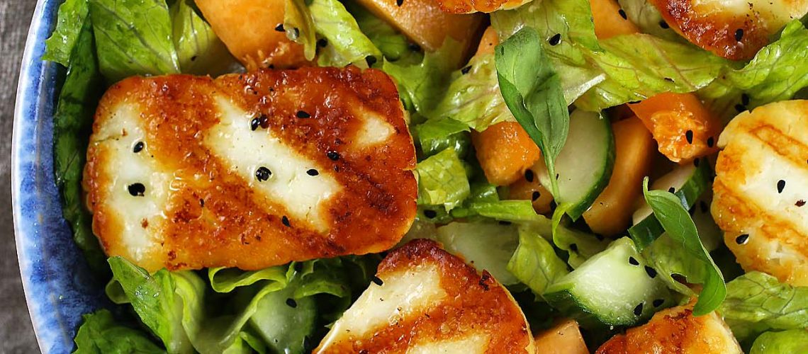 طريقة عمل سلطة الشمام بالهالومى المشوى