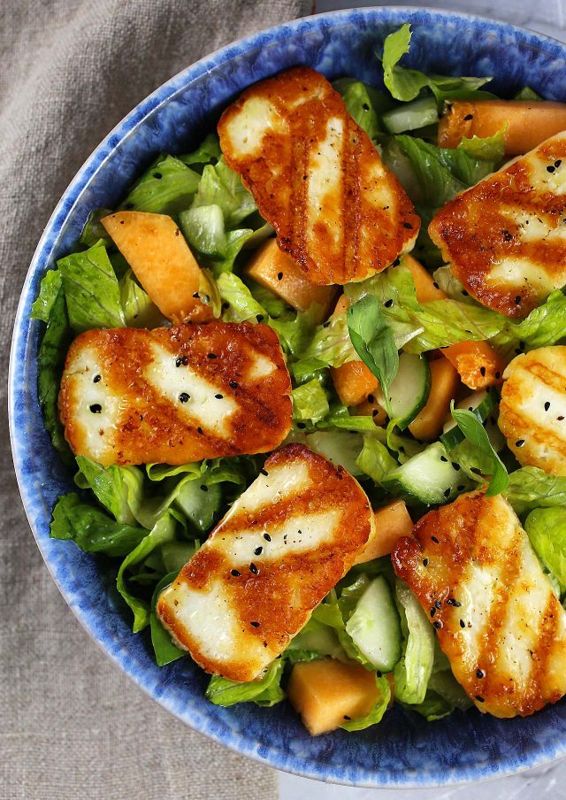 طريقة عمل سلطة الشمام بالهالومى المشوى