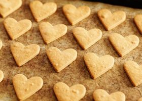 طريقة عمل عجينة البسكويت السادة