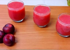 طريقة عمل عصير البرقوق بالموز