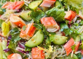 طريقة عمل سلطة الكراب والخس والأفوكادو