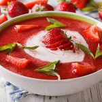 طريقة عمل شوربة الفراولة الباردة مع النعناع الطازج