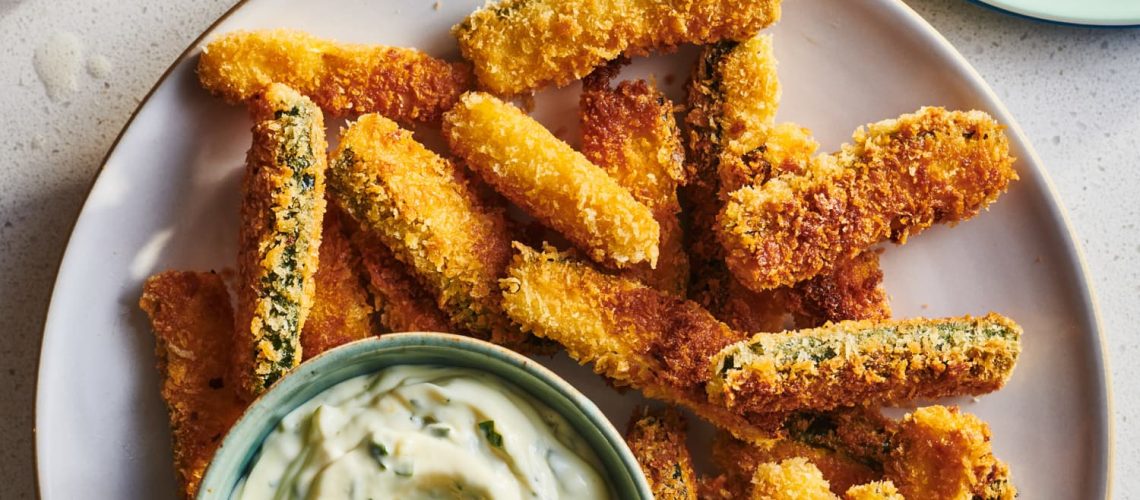 طريقة عمل اصابع الكوسة مع صوص الزبادى الحار