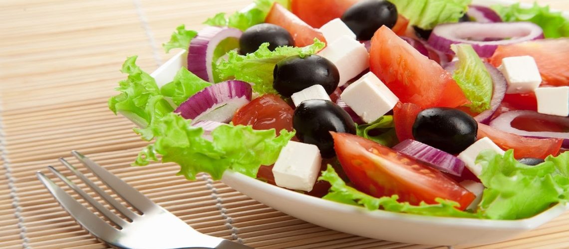 طريقة عمل سلطة يونانية كلاسيكية