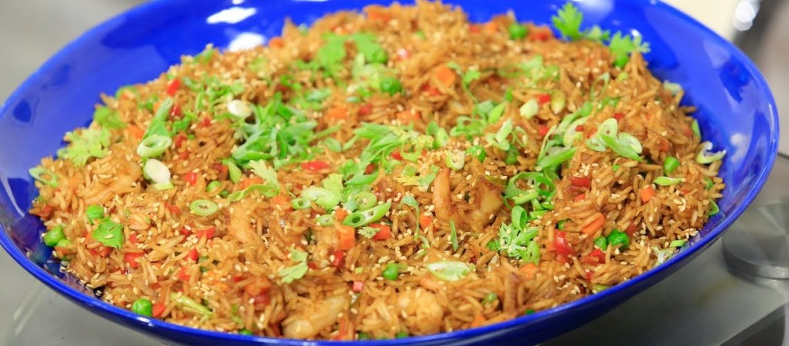 طريقة عمل أرز مقلي بالروبيان والبيض