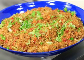 طريقة عمل أرز مقلي بالروبيان والبيض