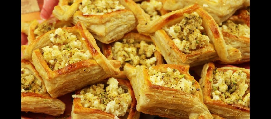 طريقة عمل معجنات بف باستري بالجبنة للفطور