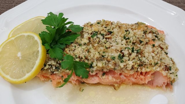 طريقة عمل سمك السلمون بالعسل والليمون