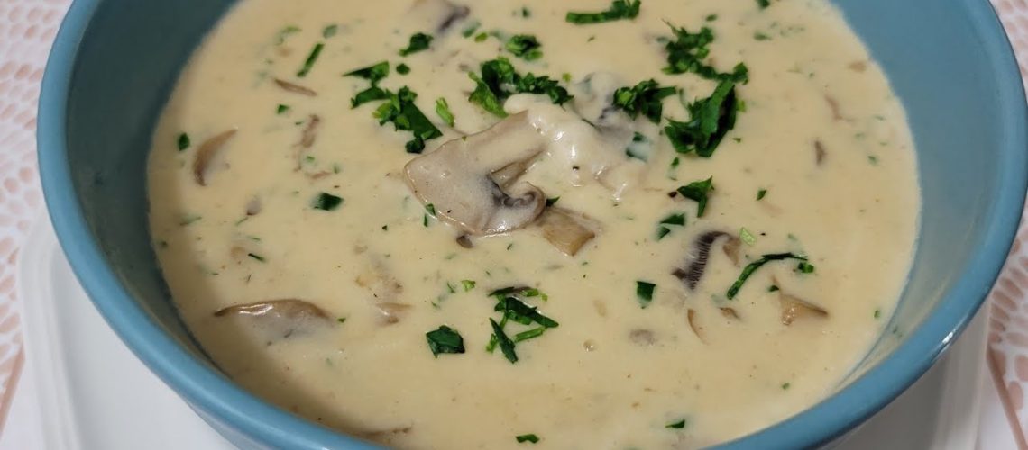 طريقة عمل شوربة الفطر بالثوم الكريمية