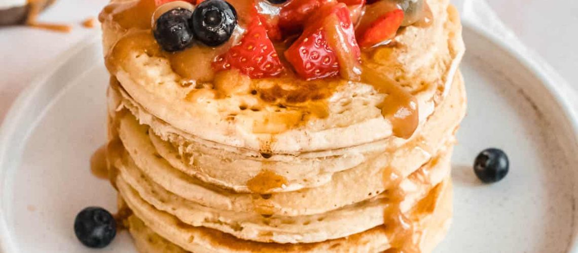 طريقة عمل كيك البانكيك البارد بحشوة الجبن الكريمى والتوت