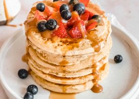 طريقة عمل كيك البانكيك البارد بحشوة الجبن الكريمى والتوت