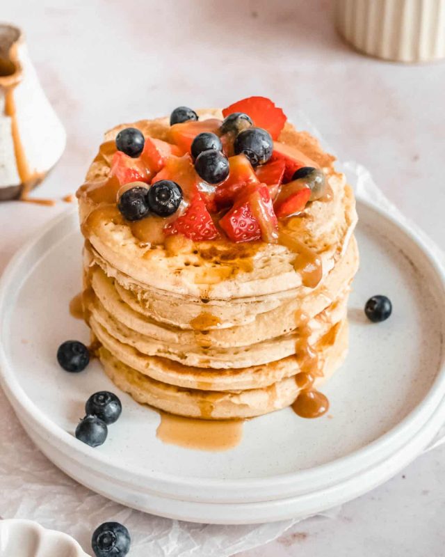 طريقة عمل كيك البانكيك البارد بحشوة الجبن الكريمى والتوت