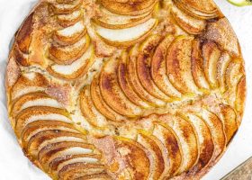 طريقة عمل كيك الكمثرى بالزعفران وصوص العسل