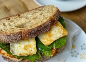 طريقة عمل ساندويش الحلوم بالبيستو صوص