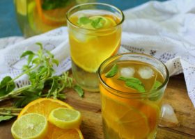 طريقة عمل شاى اخضر بارد بالكمثرى والريحان