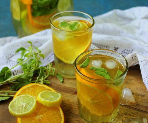 طريقة عمل شاى اخضر بارد بالكمثرى والريحان