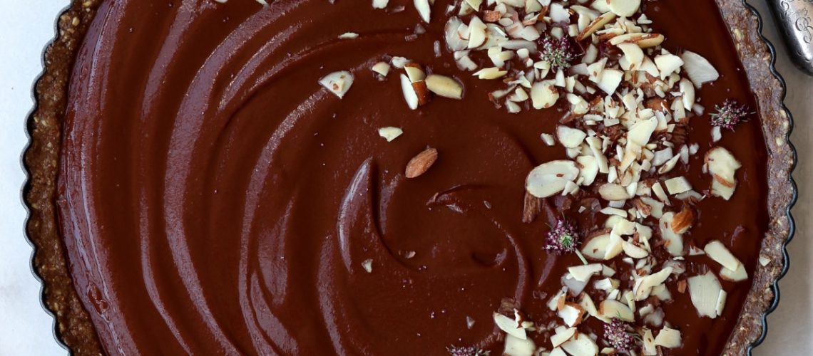 طريقة عمل تارت البطاطا الحلوة بالشوكولاته الداكنة والزعفران