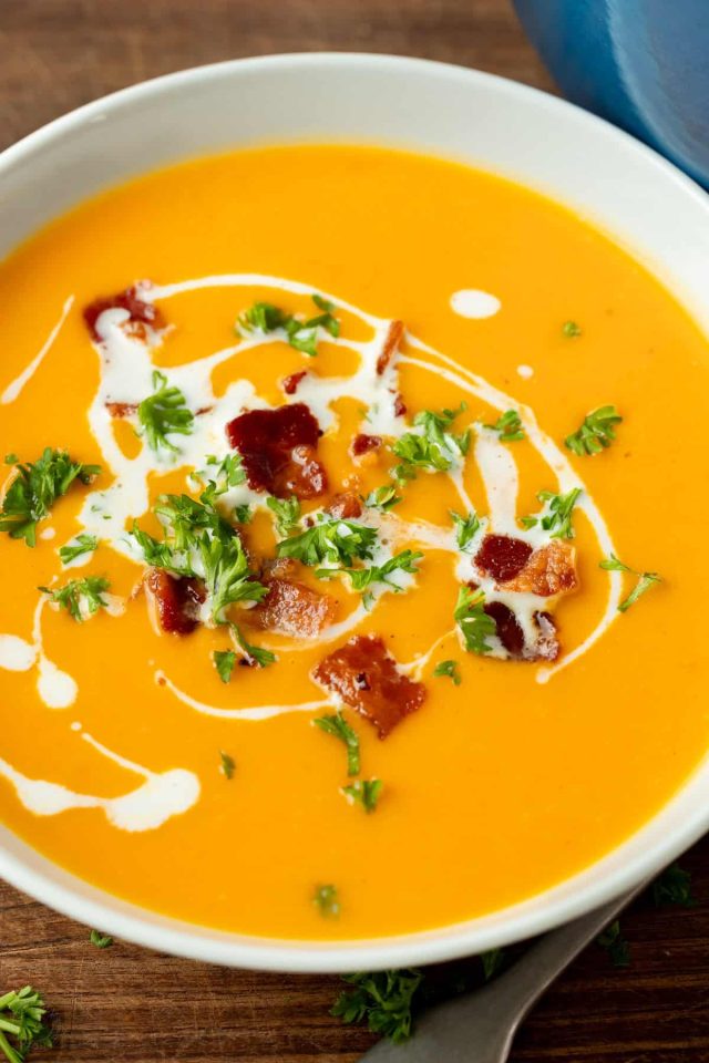 طريقة عمل شوربة البطاطا المشوية مع حليب جوز الهند والكاري