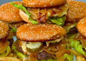 طريقة عمل برجر كبدة اسكندرانى بالجبنة الموتزاريلا وصوص الطحينة الحارة