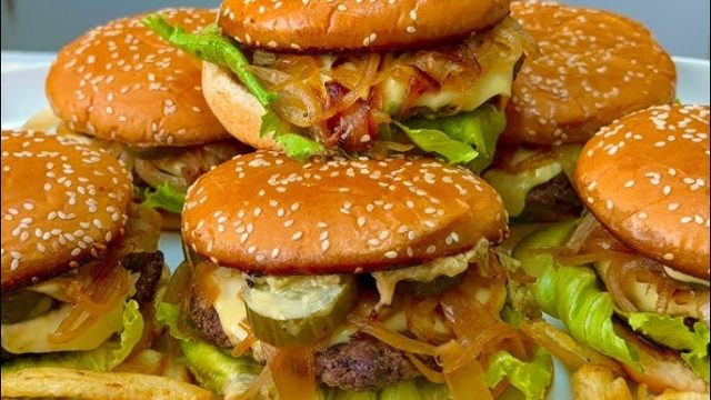 طريقة عمل برجر كبدة اسكندرانى بالجبنة الموتزاريلا وصوص الطحينة الحارة