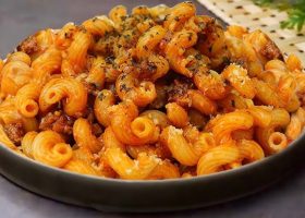 طريقة عمل باستا بالبسطرمة وصوص الرمان