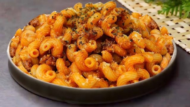 طريقة عمل باستا بالبسطرمة وصوص الرمان