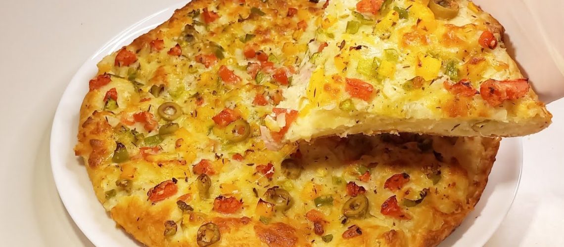 طريقة عمل بيتزا بخبز الحمص وصوص الزبادى بالاعشاب