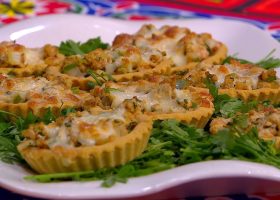 طريقة عمل تارت مالح بالسبانخ والريكوتا وصوص البيستو