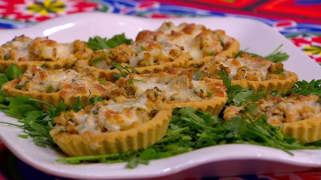 طريقة عمل تارت مالح بالسبانخ والريكوتا وصوص البيستو