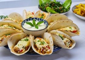 طريقة عمل تاكو الفطر والكوسة بالصلصة الحارة المدخنة