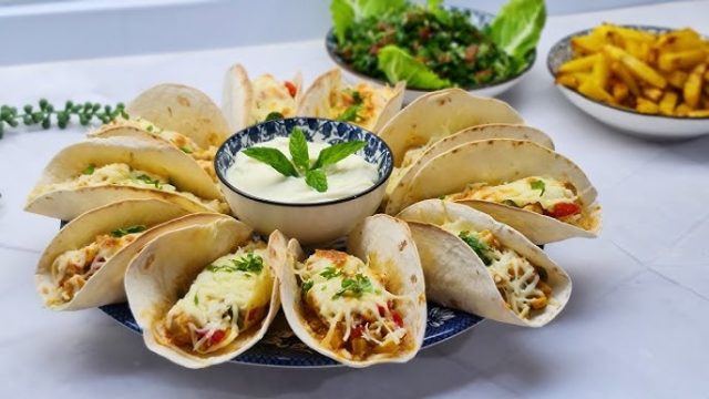 طريقة عمل تاكو الفطر والكوسة بالصلصة الحارة المدخنة