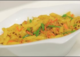 طريقة عمل مكرونة بالكاري الأصفر والأناناس الدافىء