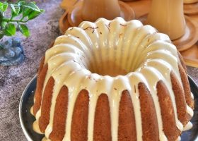 طريقة عمل كيك الدفئة الشتوية بالروزمارى واللافندر والكراميل الابيض