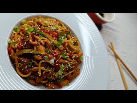 طريقة عمل نودلز الفجر الوردي بنكهة الفراولة المحروقة