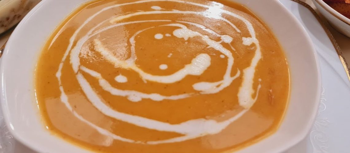 طريقة عمل شوربة الخريف الذهبية بالكاري وجوز الهند