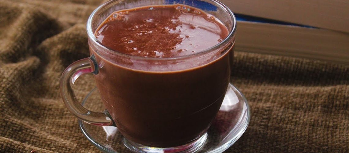 طريقة عمل مشروب الشوكولاتة الساخنة باللافندر والعسل