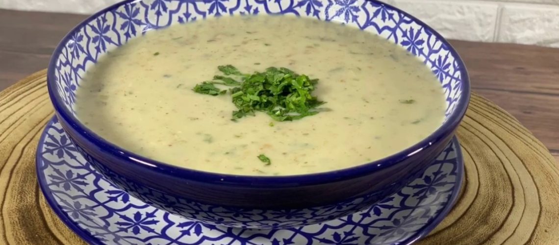 طريقة عمل الشوربة البيضاء بالدجاج والكريمة