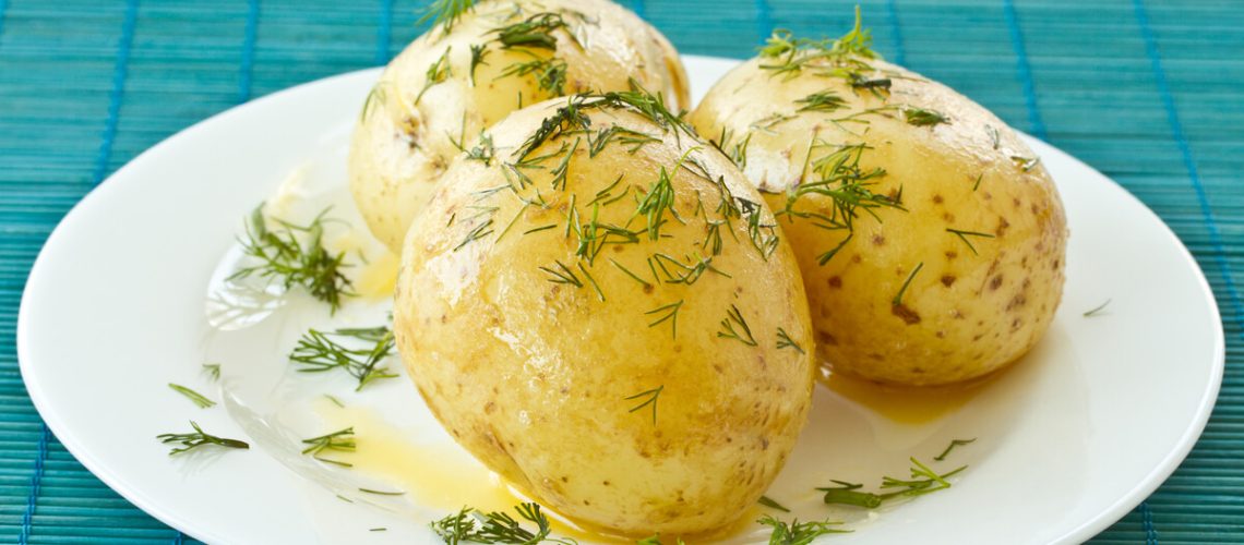 طريقة عمل بطاطس اللؤلؤ المنفوخة بصوص البسكويت المالح