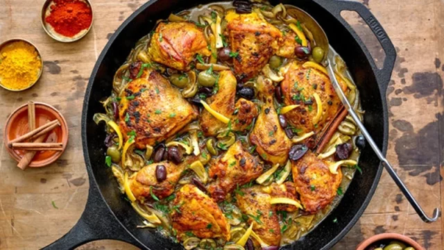 طريقة عمل طاجن الدجاج بالبلح والقلقاس بنكهة شتوية