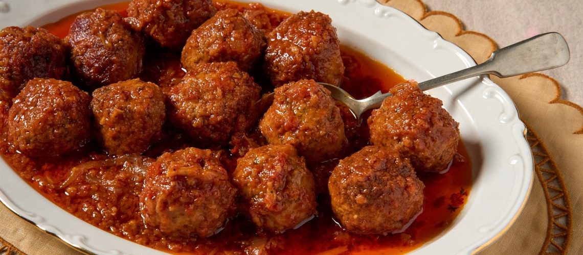 طريقة عمل طاجن كفتة الفراخ مع صوص الطماطم المدخن