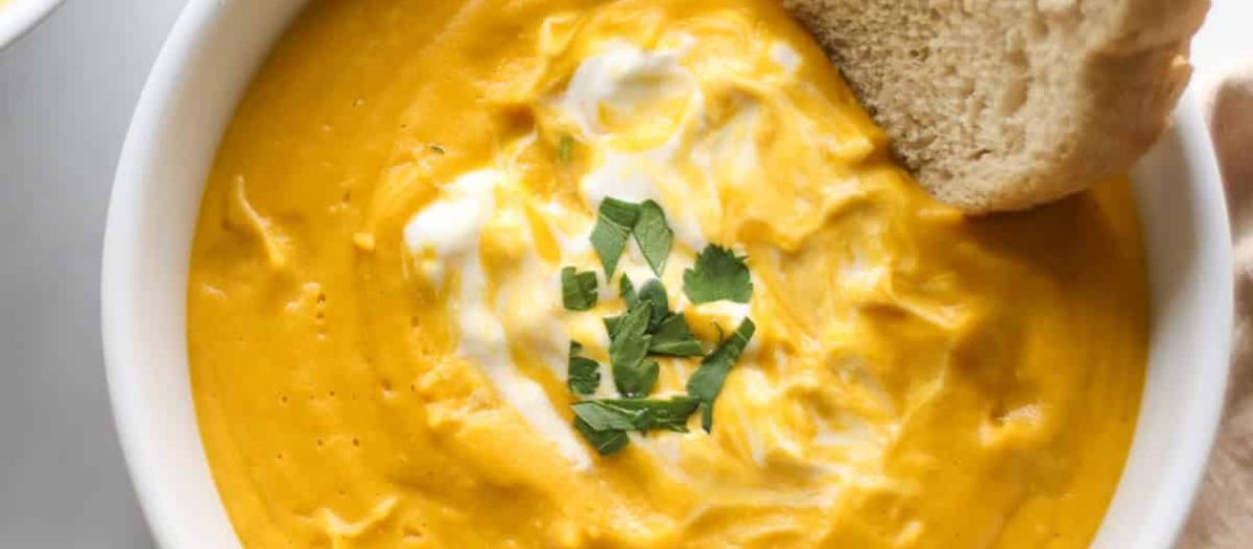 طريقة عمل كريمة العدس الاحمر بالجوز المحمص