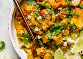 طريقة عمل كاري البركان الهادئ بحليب جوز الهند الاسود