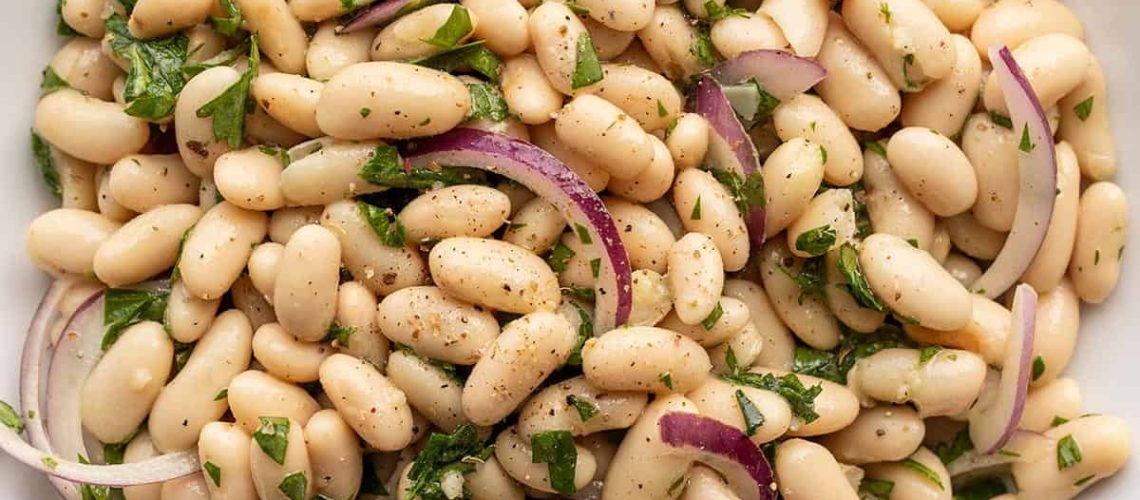 طريقة عمل سلطة الفاصوليا البيضاء بالليمون والثوم