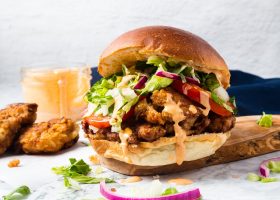 طريقة عمل برجر الغيوم بالعسل الأبيض ومسحوق الزعفران