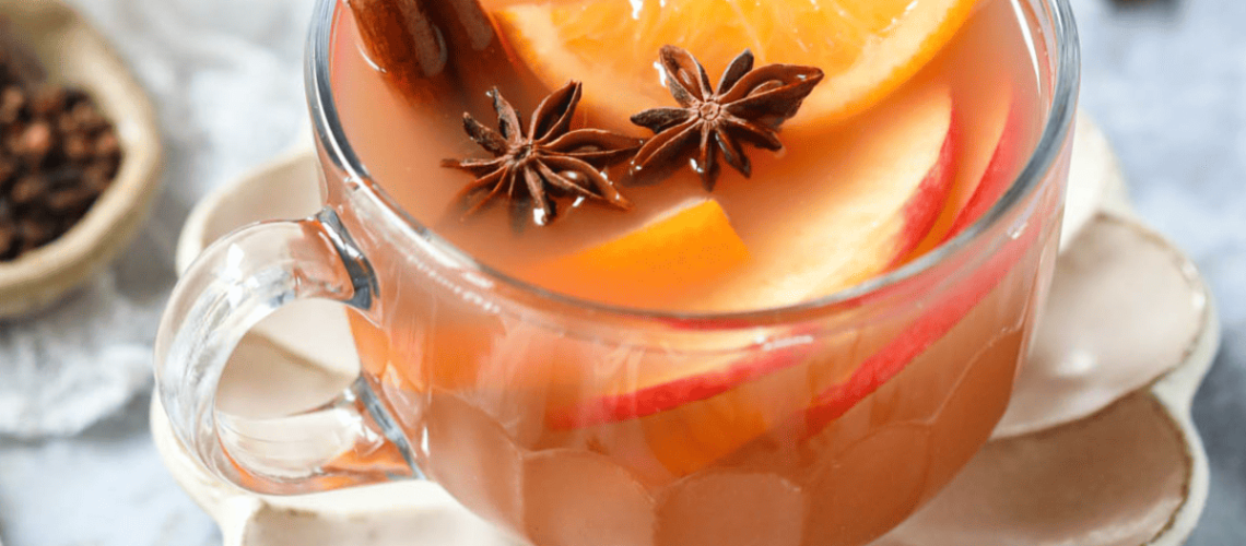 طريقة عمل مشروب التفاح والزنجبيل والقرنفل