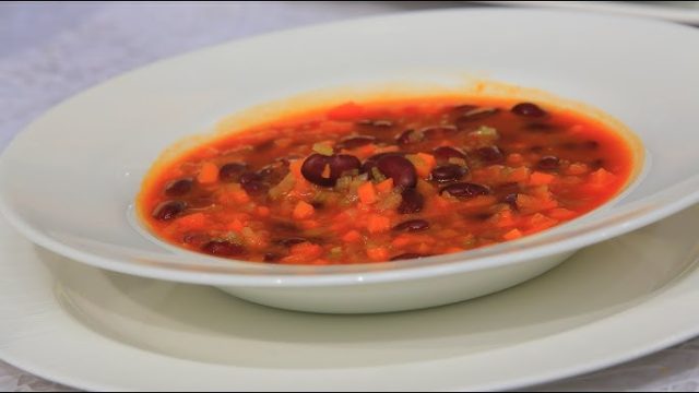 طريقة عمل شوربة الفاصوليا الحمراء بالبابريكا المدخنة